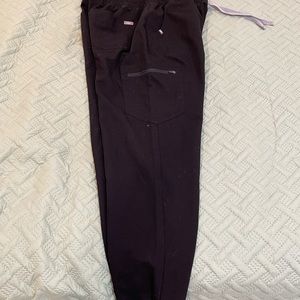 Super trendy high waisted FIGS joggers